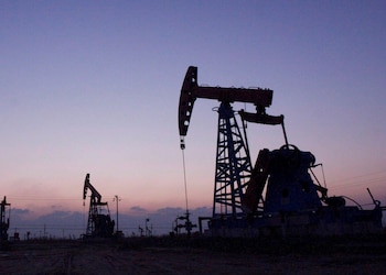 El petróleo subió pero se mantiene por debajo de los USD 80. EFE