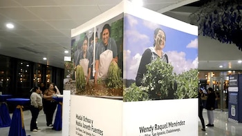 Exposición en la Biblioteca Nacional de El Salvador destacó logros de mujeres rurales y empresarias en la región Trifinio