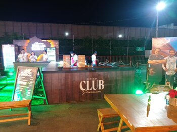 Cerveza, choripanes y fútbol, la