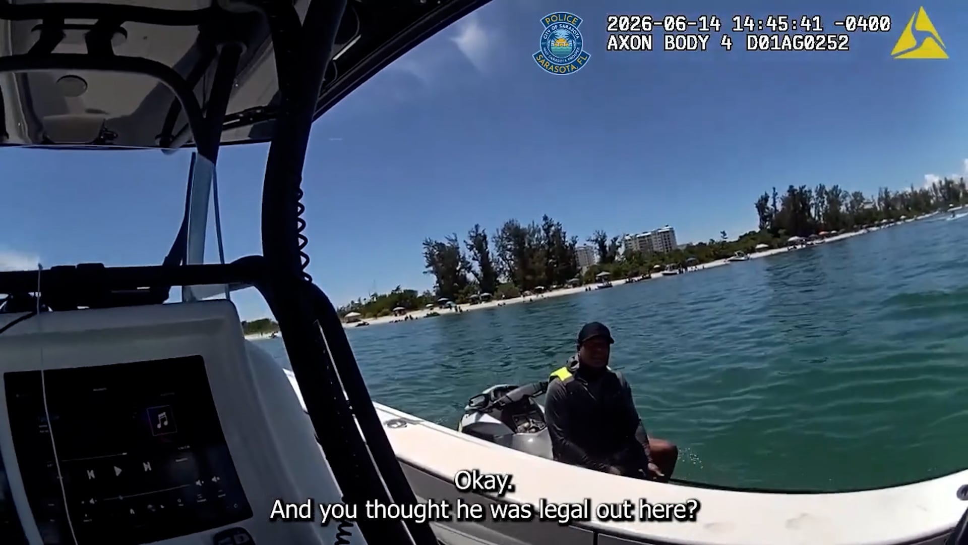 Permitir que un menor de 14 años opere una moto acuática en Florida constituye un delito menor de segundo grado para el adulto responsable. (Captura de video)