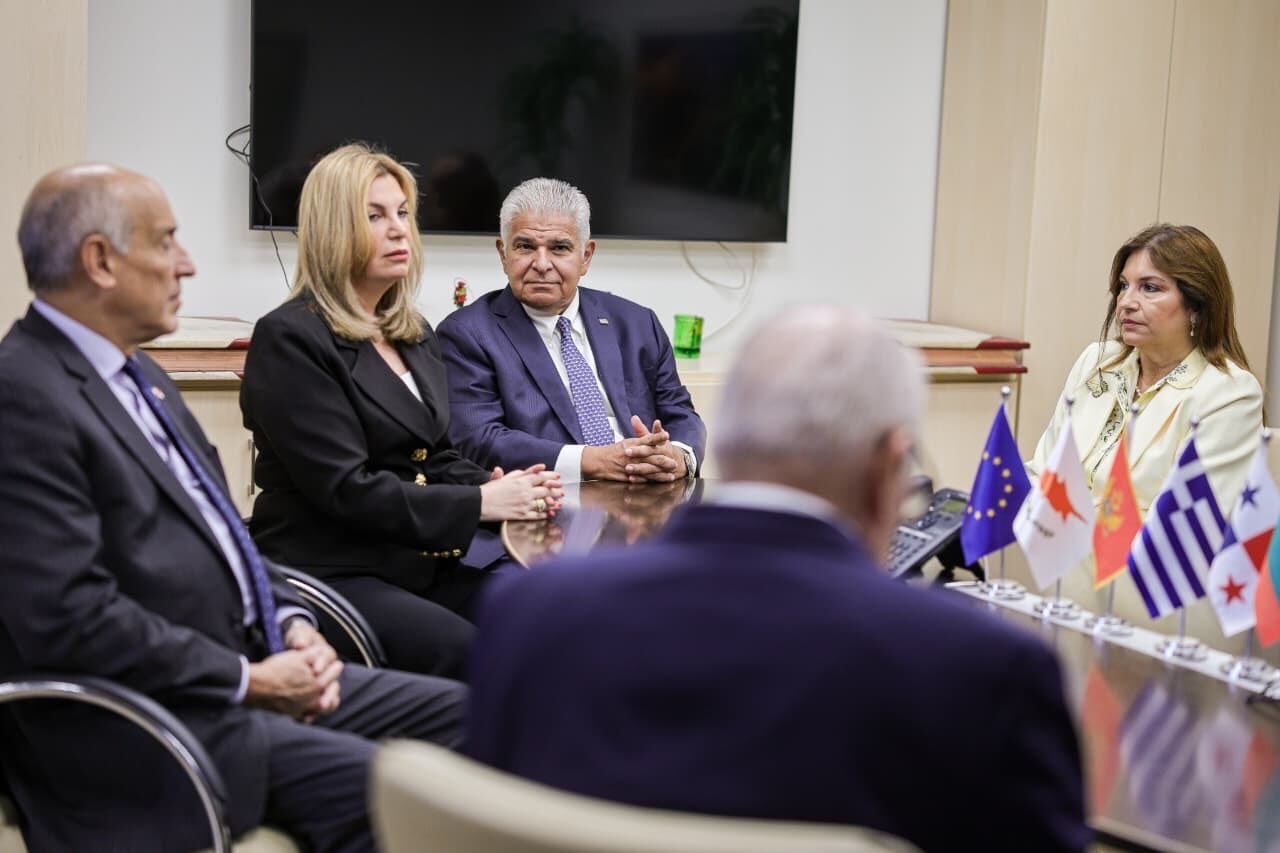 Mulino se reunió en Atenas con Konstantínos Tasoúlas y Kyriakos Mitsotakis, y ambas partes plantearon la necesidad de garantizar un comercio competitivo. (Cortesía: Astrid Salazar)