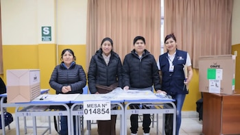 Primera mesa de sufragio se instaló a las 4:45 en Arequipa, mientras Lima aún registra demoras en el inicio de la jornada electoral