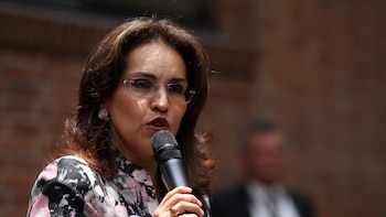 La ministra Viviane Morales rechazó acusaciones de “decretazo” y negó privatización en la contratación de educadores y alianzas con iglesias