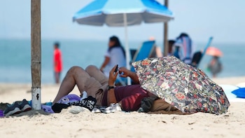 Las prendas oscuras aumentan el