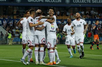 Los futbolistas del PSG utilizaron una camiseta con los dorsales de color arcoíris (Reuters)