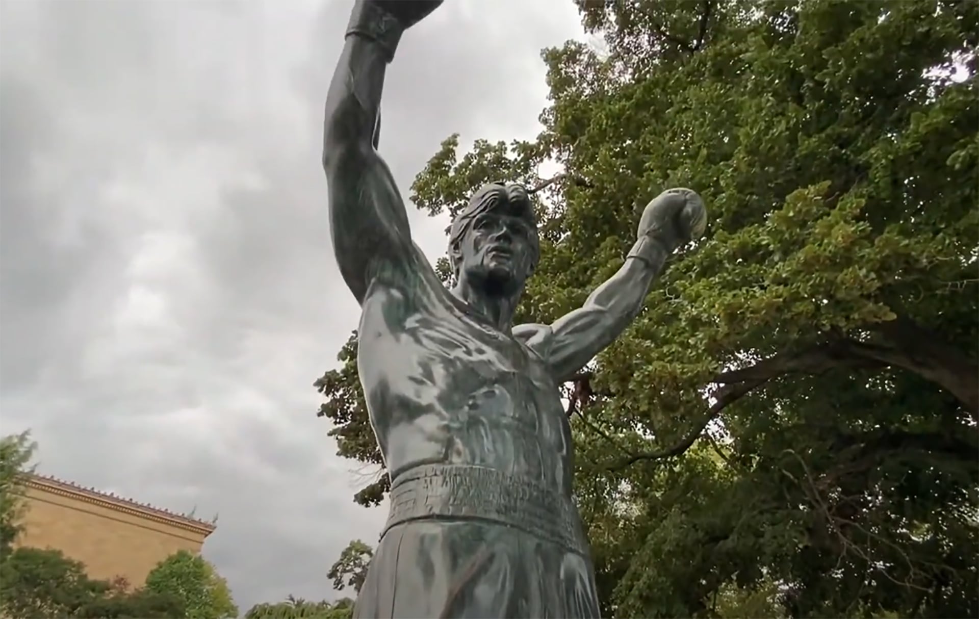 La estatua de Rocky se trasladará a su origen: las escaleras del Museo de Arte de Filadelfia (Crédito: @MooMooAway)