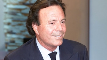 Julio Iglesias reacciona a las
