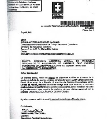Un documento oficial en blanco y negro de la Fiscalía de Colombia, con su logo en la parte superior, que detalla la respuesta a una asistencia judicial relacionada con Monómeros y la empresa Universal