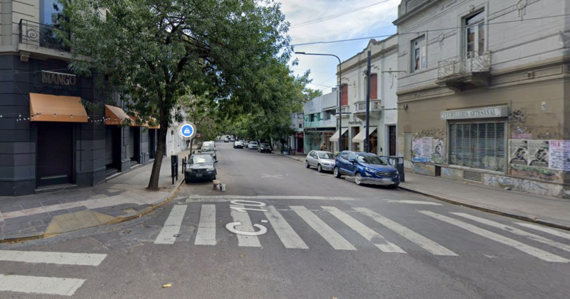 La cuadra de la calle 10 entre 48 y 49 del centro de La Plata donde el joven fue apuñalado por dos delincuentes (Google Maps)