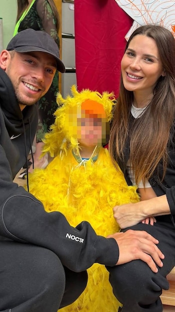 Fede Valverde y su pareja, Mina Bonino, en una imagen junto a su hijo (Instagram / @minabonino)