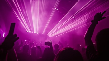 Fue a un boliche de zona sur, cayó por una escalera sin barandas y deberán pagarle más de $16 millones