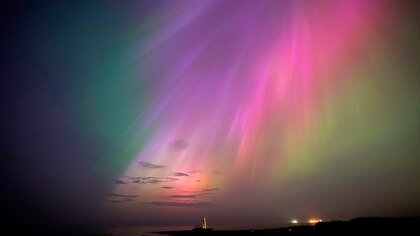 Las impactantes imágenes de las auroras boreales que generó la tormenta solar