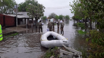 Gomones, material sanitario, abrigo y