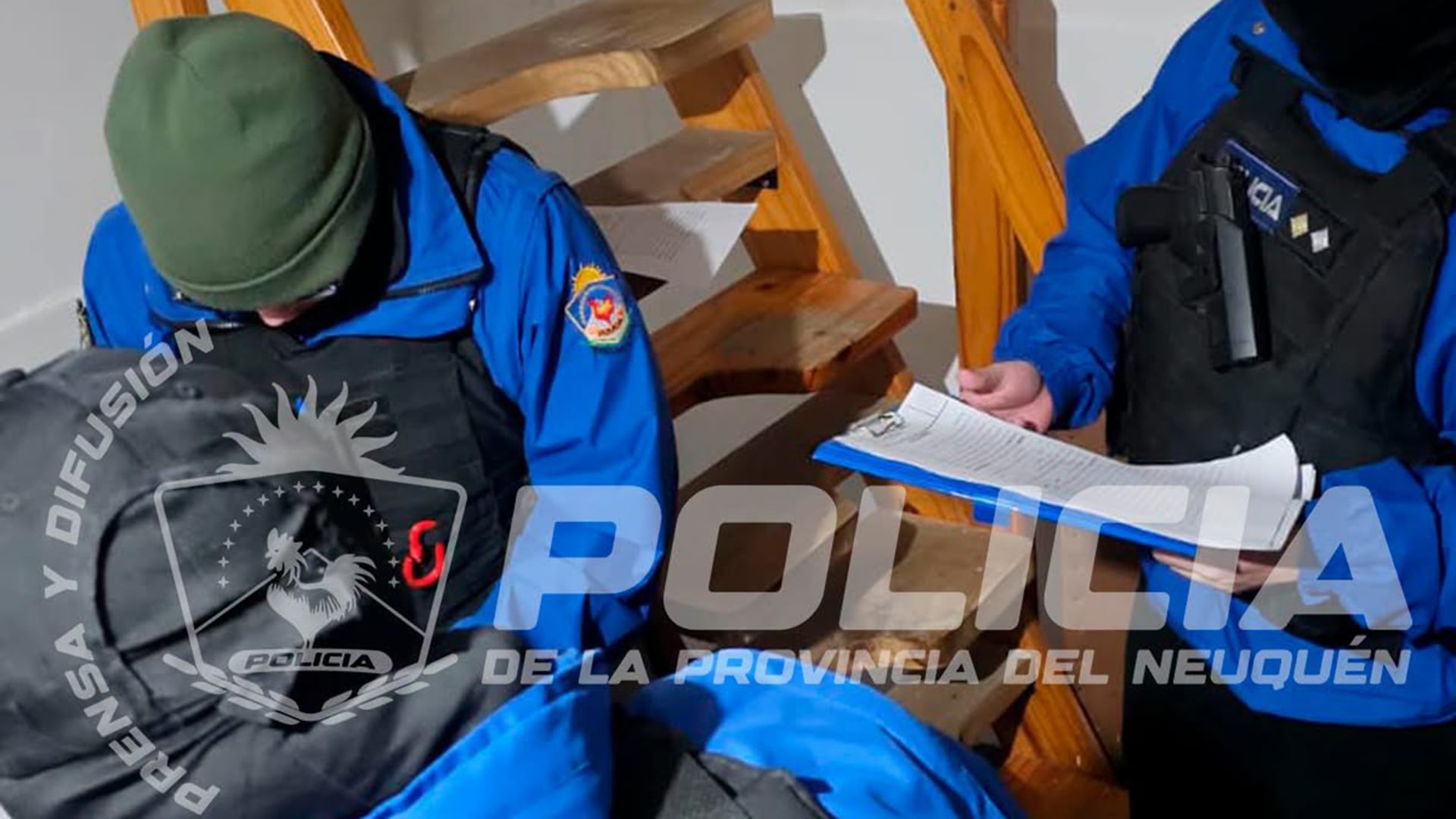 Cuatro personas, entre ellas dos empleados municipales, terminaron demorados y quedaron a disposición de la Justicia. (Policía de Neuquén oficial)