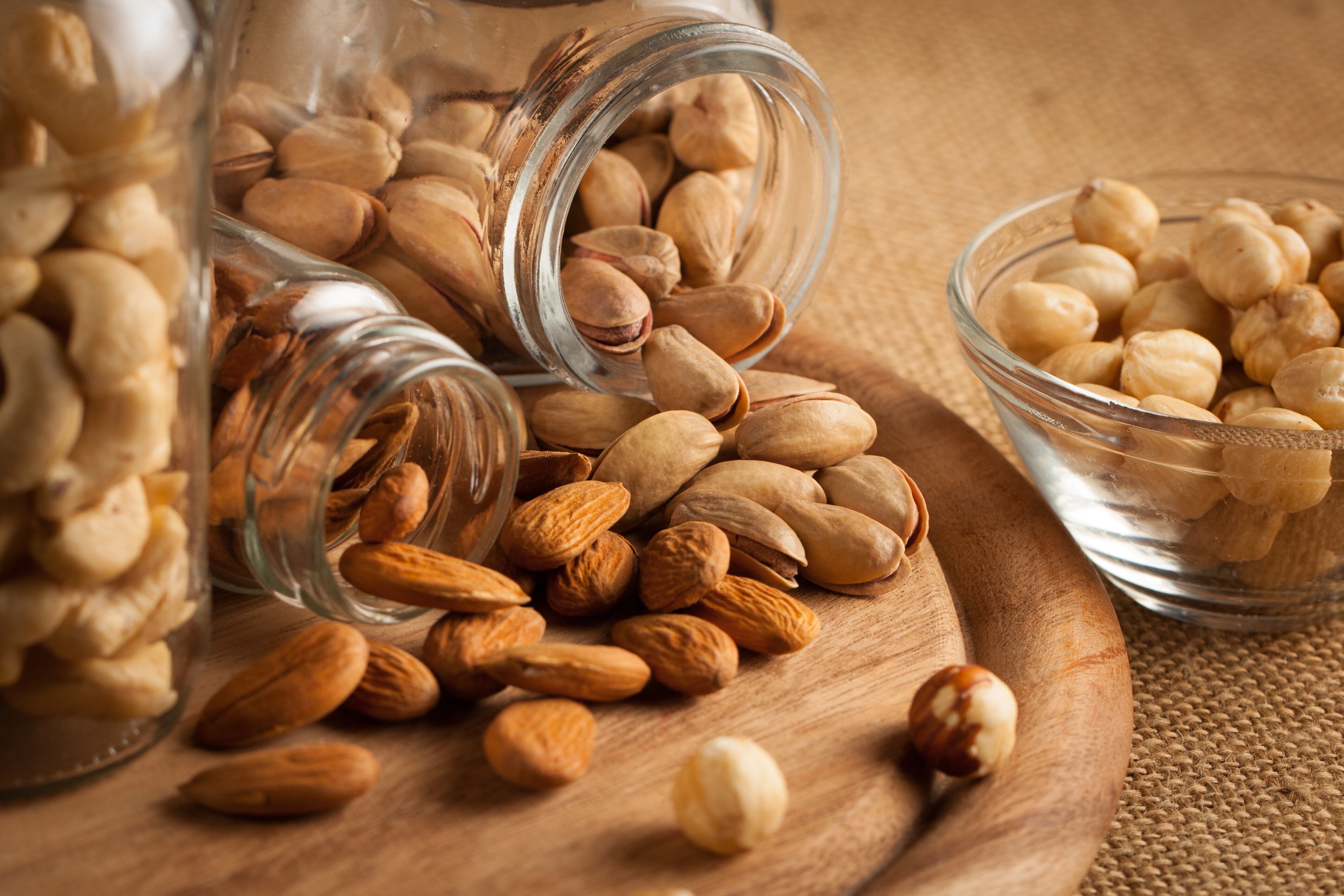 Almendras, pistachos y otros frutos secos (AdobeStock)