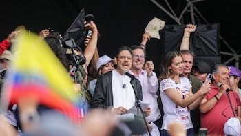Informe financiero de Iván Cepeda ante el CNE omitió recursos en actos masivos, pese a que ha aparecido 100 veces en plaza pública