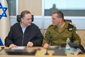 El ministro israelí de Defensa, Israel Katz, junto al jefe del Ejército israelí, Eyal Zamir (EFE)