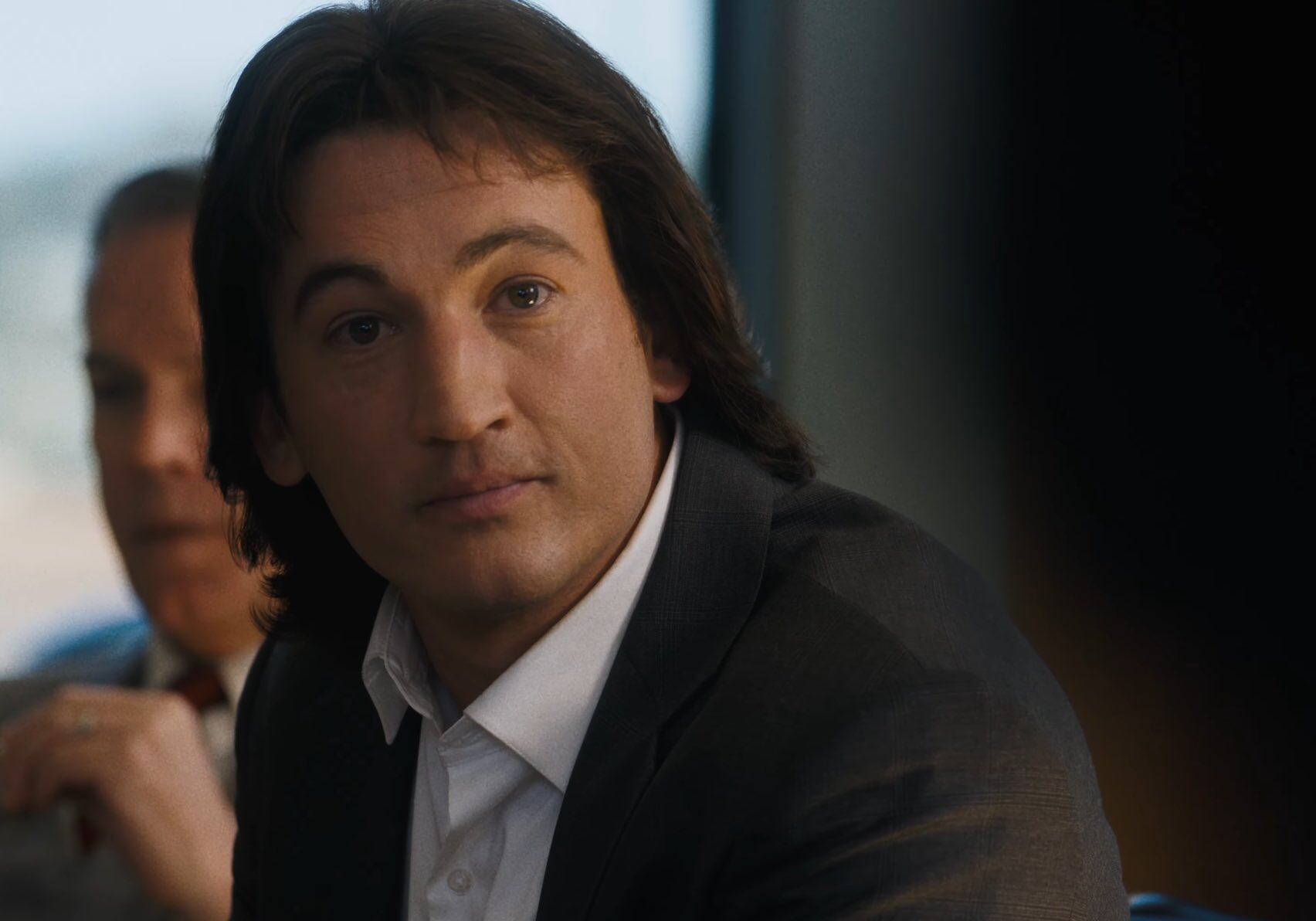 La transformación física de Miles Teller para interpretar a John Branca en el biopic de Michael Jackson causa impacto en redes sociales (Lionsgate)