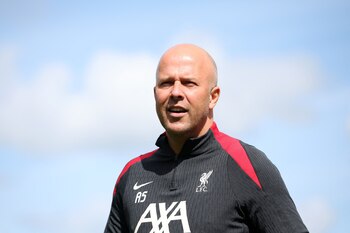 Arne Slot empezó su etapa