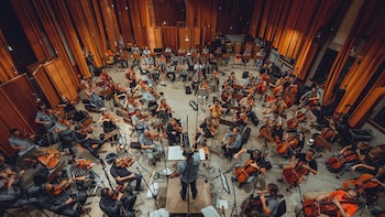 La Budapest Scoring Orchestra interpretó el Himno Nacional de El Salvador en una ejecución magistral