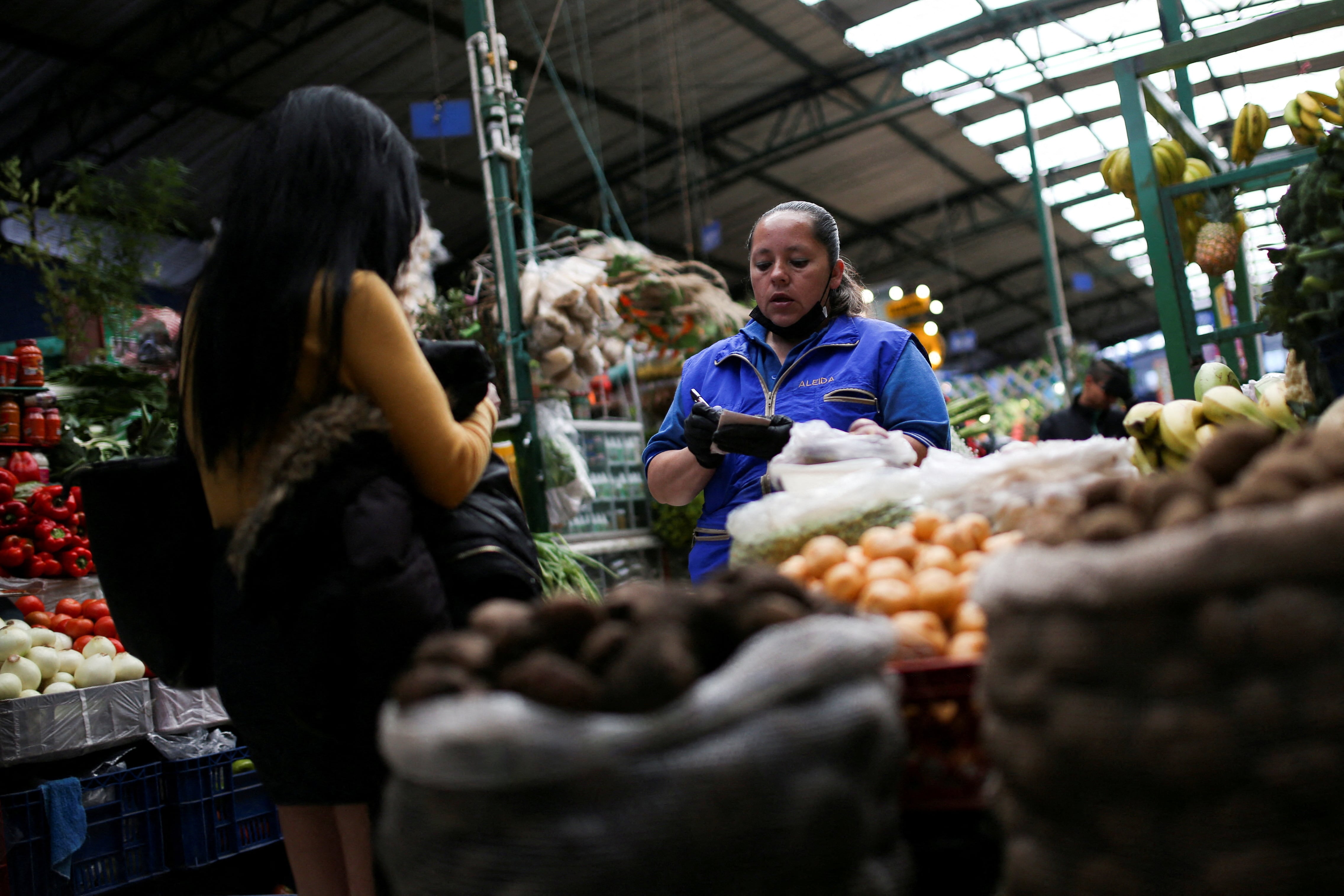El Niño amenaza la canasta familiar en Colombia y presiona los precios de alimentos básicos