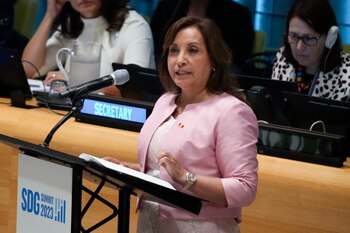 Dina Boluarte, presidenta de Perú,