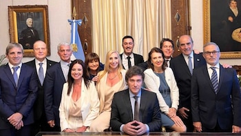Javier Milei con la antigua disposición de su Gabinete