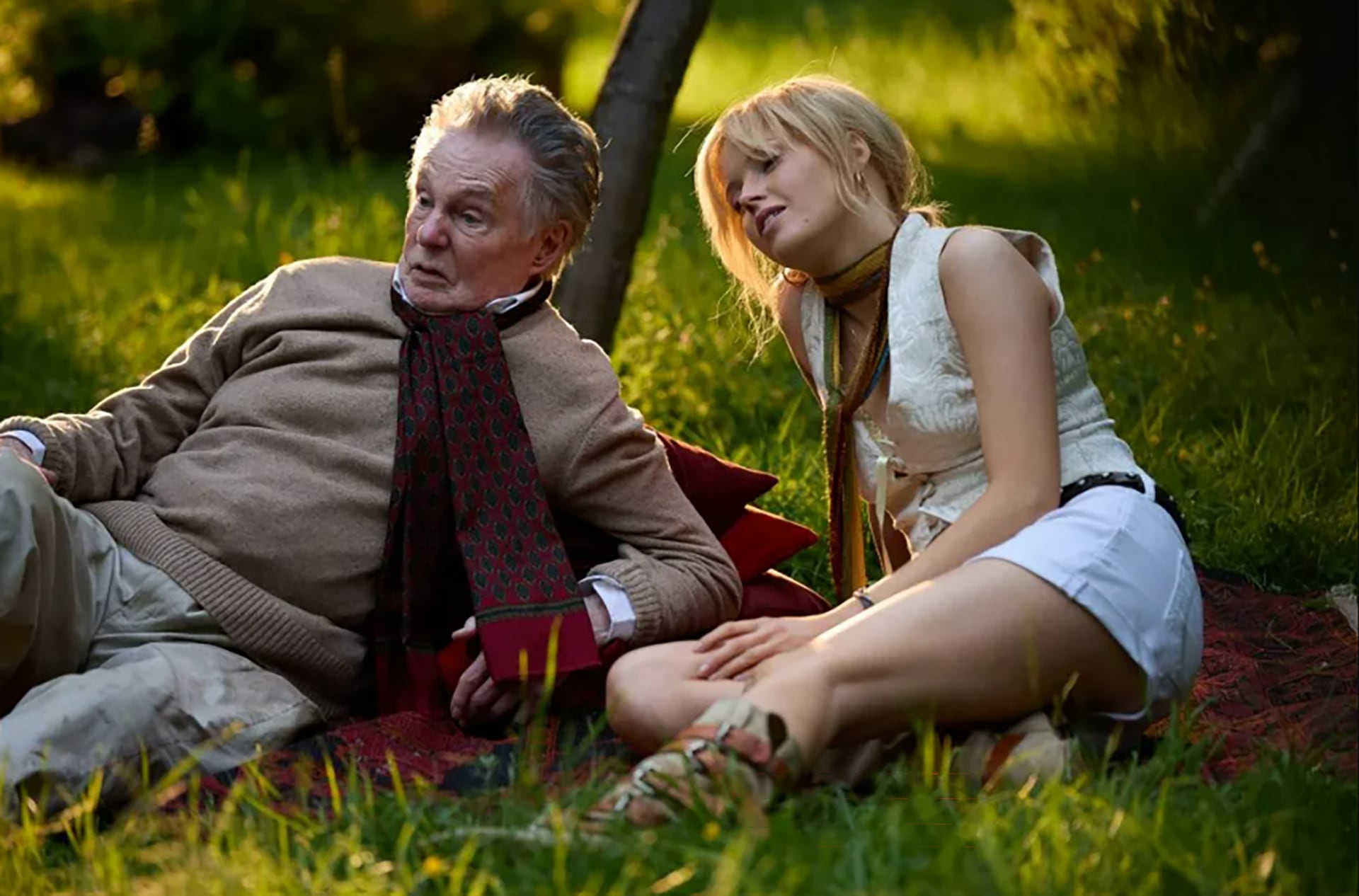 Cuando Lucian Freud pintó el famoso retrato una Kate Moss desnuda y embarazada (Cineverse)