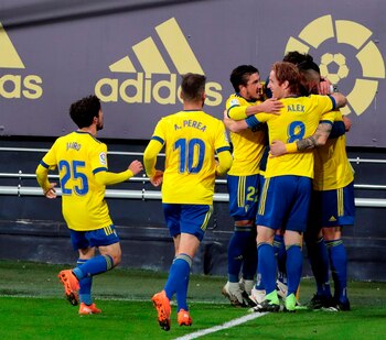 Los jugadores del Cádiz celebran