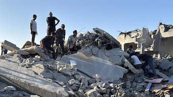 Israel bombardea varias mezquitas en Gaza que supuestamente acogían "almacenes de armas" de Hamás