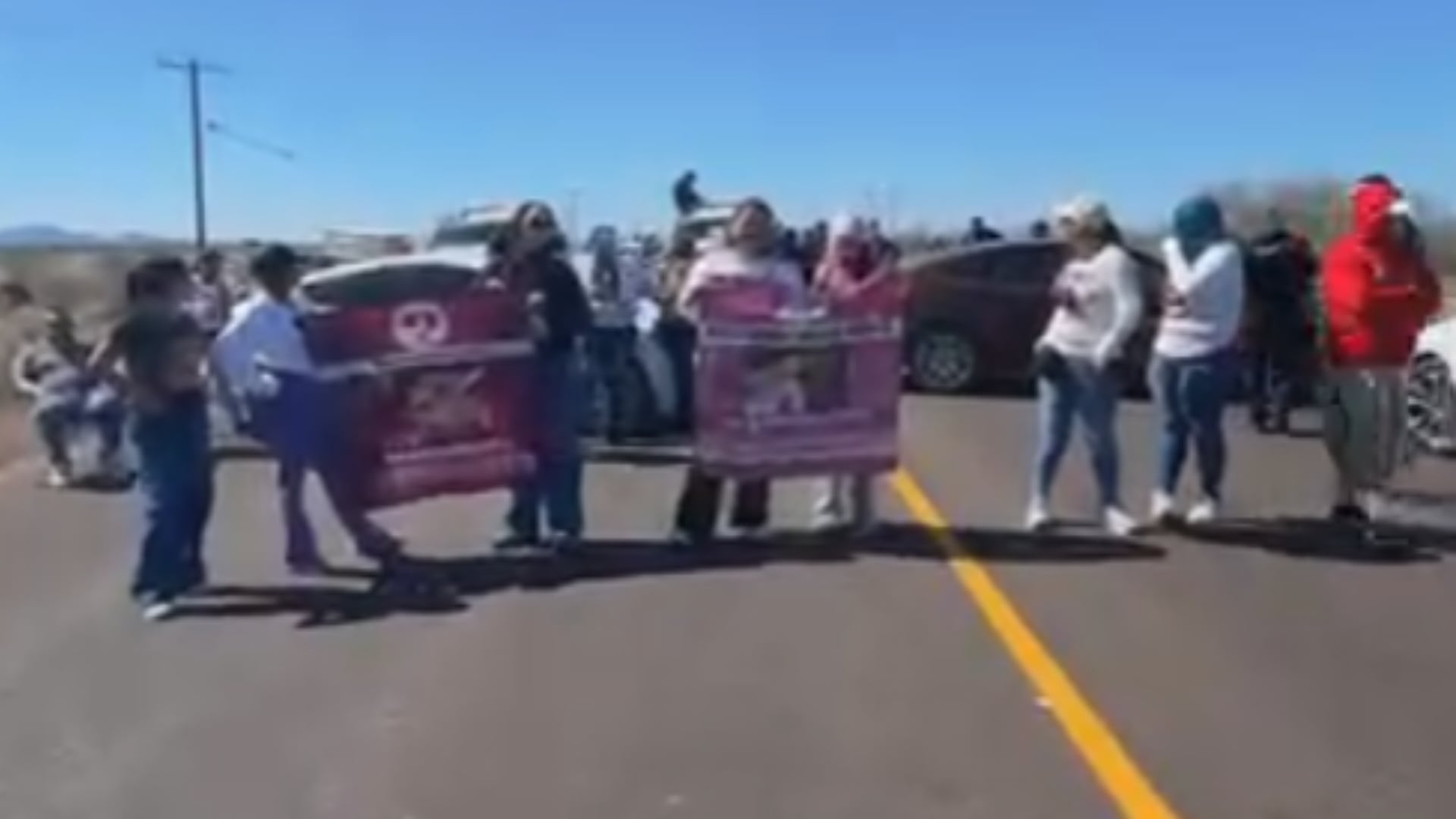 Cierre carretero del 14 de febrero de 2026 hecho por colectivos de búsqueda en Sonora. Crédito: Madres Buscadoras de Sonora.