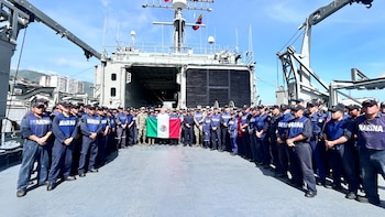 Buques de la Marina regresan a México tras llevar ayuda humanitaria a Venezuela