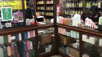 Venden perfumes de lujosas marcas