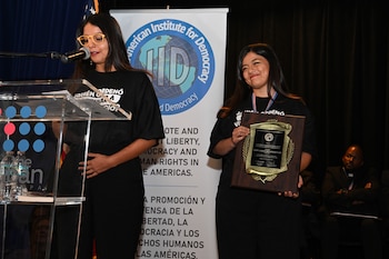 Amanda y Tamia Villavicencio recibieron