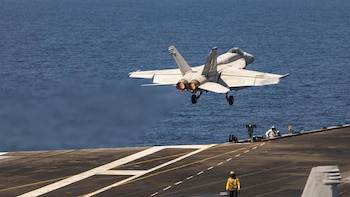 EEUU destruye cuatro drones iraníes que se dirigían al estrecho de Ormuz y bombardea dos estaciones de radares