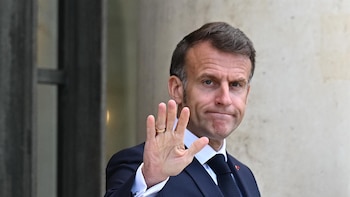 Francia busca dinero entre los jubilados: estudia frenar la subida de las pensiones más altas en 2027 para contener el déficit
