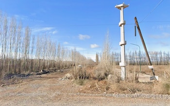 El accidente ocurrió cerca de las 12.30 en la intersección de Maestro Espinoza y Mitre, en Fernández Oro (Google Maps)