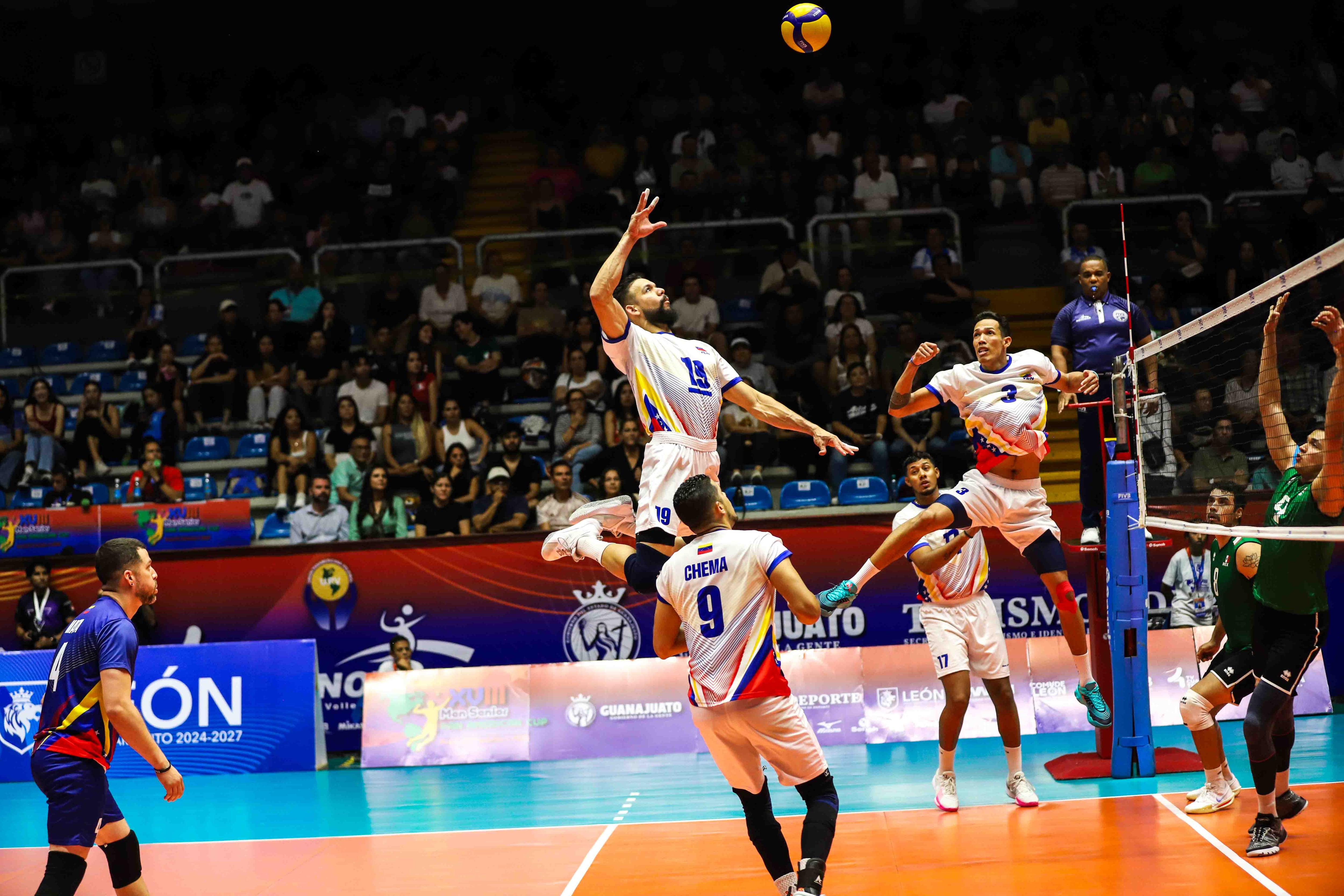 Willner Rivas representando a la selección de Venezuela en la Copa Panamericana de Vóley. Crédito: NORCECA