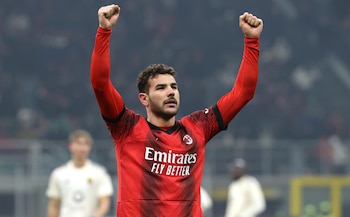 El defensa del AC Milan Theo Hernandez celebra el 3-1 al Roma en el Giuseppe Meazza, Italia. EFE/EPA/MATTEO BAZZI