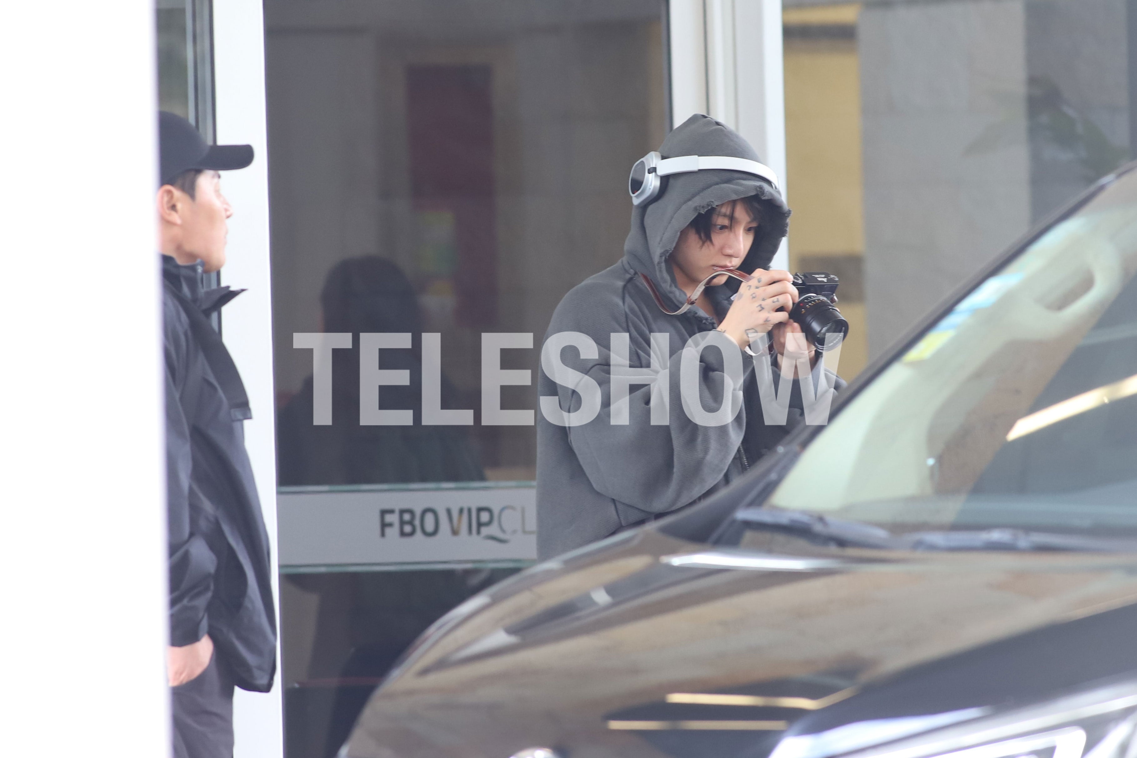 Jungkook registró su propia llegada a Ezeiza con una cámara fotográfica