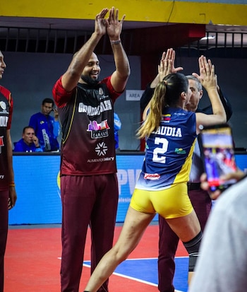 Claudia Palza destaca con el Sport Caracas Voley en la Liga de Venezuela.