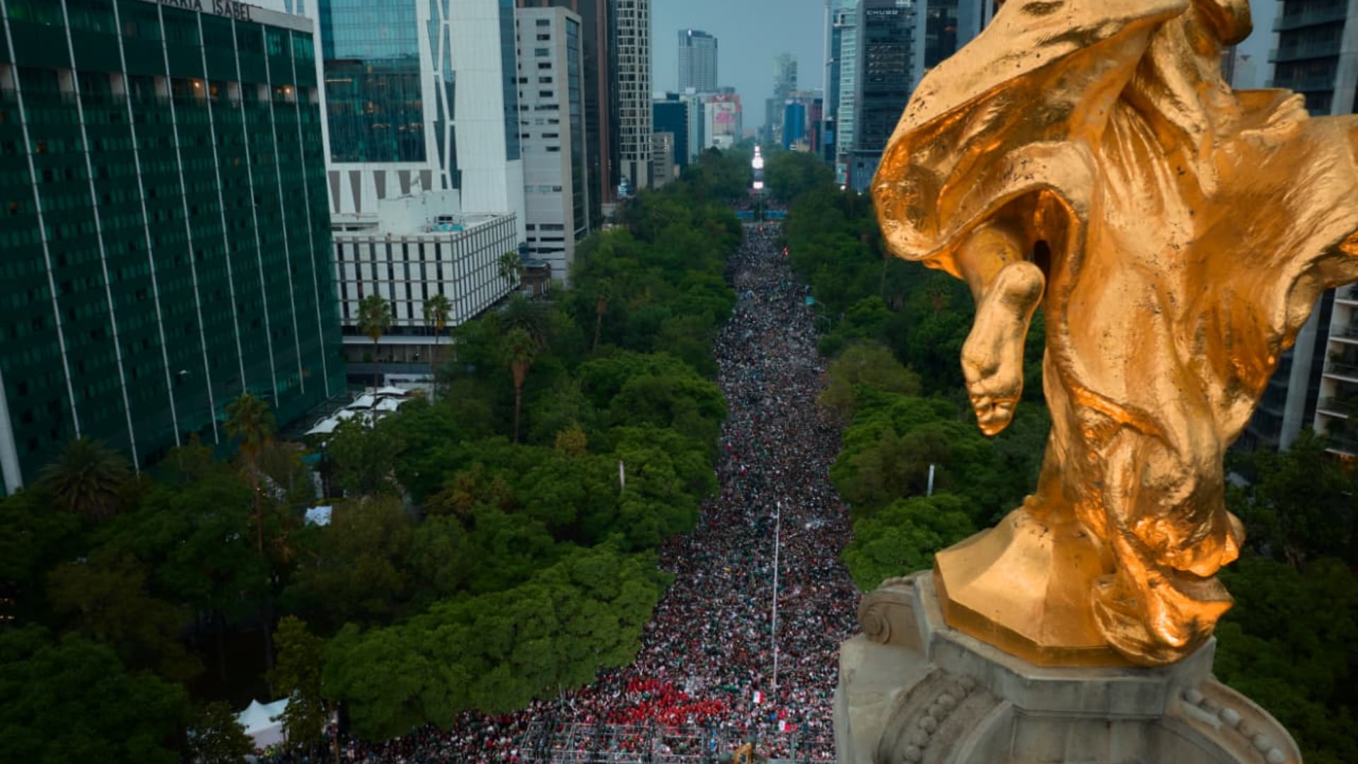 Brugada llamó a no concentrarse en el Ángel de la Independencia cuando haya aglomeraciones y presentó un plan de atención médica y protección civil para los festejos del partido México vs Inglaterra este domingo.(Gobierno CDMX)