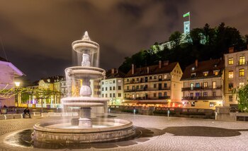 La peatonalización permite disfrutar plenamente de la arquitectura histórica y cultura sin tráfico vehicular (Diego Delso / Flickr)