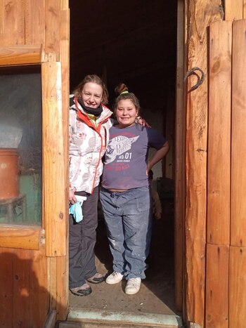 María junto a la obstetra