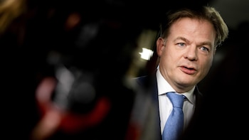 El partido democristiano interrumpe la