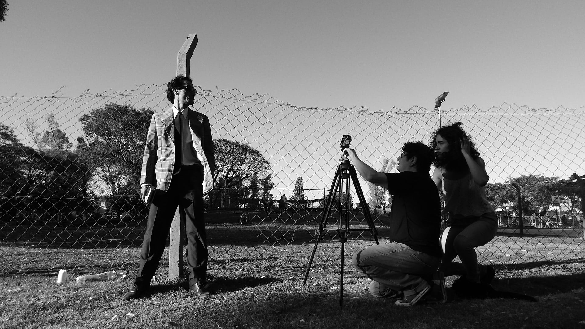 Un momento del rodaje de 'CIN3 FILI4', la nueva película de Raúl Perrone filmada en blanco y negro y formato 4:3, que se proyecta en el cine Gaumont