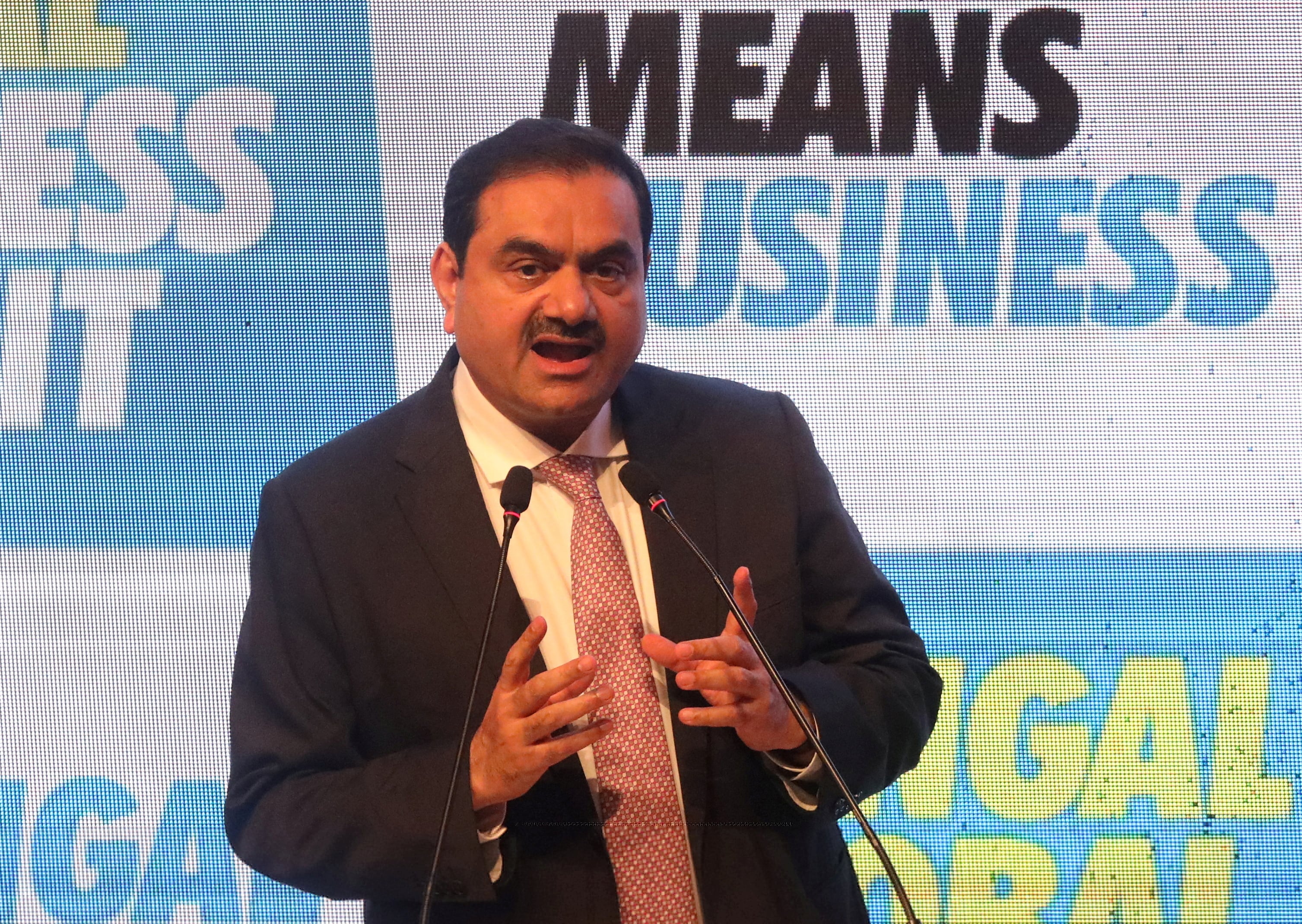 El conglomerado de Adani ha comenzado a expandirse comercialmente en Argentina.