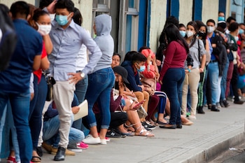 Los asistentes podrán postularse a vacantes en áreas administrativas, técnicas, comerciales, industriales y profesionales. EFE/Gustavo Amador/Archivo