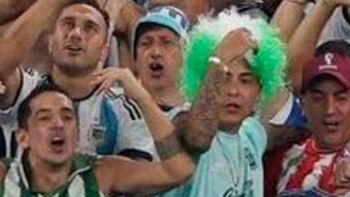 A la derecha, con la