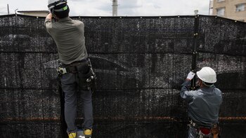 Japón: instalaron barreras metálicas frente